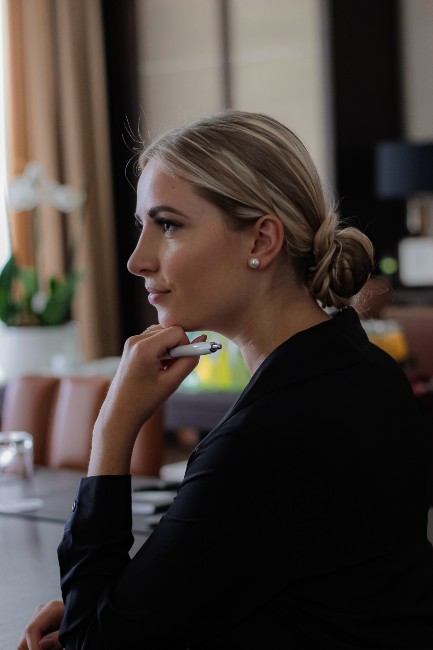 Hostess Alexandra