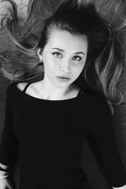 Exhibition hostess deconova – Selina 