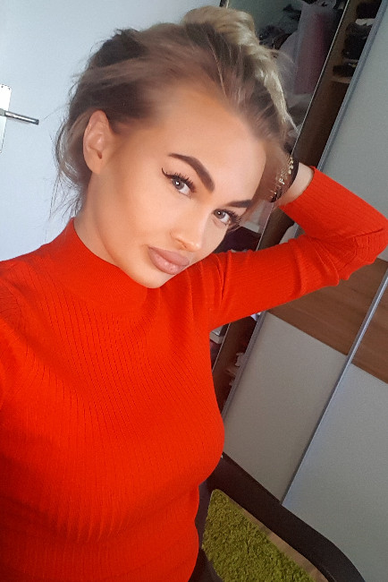 - Regelmige Verkostungen in Lebensmittelgeschften
- Promoterin auf der Tabakmesse 
- Hostess bei den 24 Stunden Rennen 