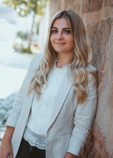 Hostess Sabrina