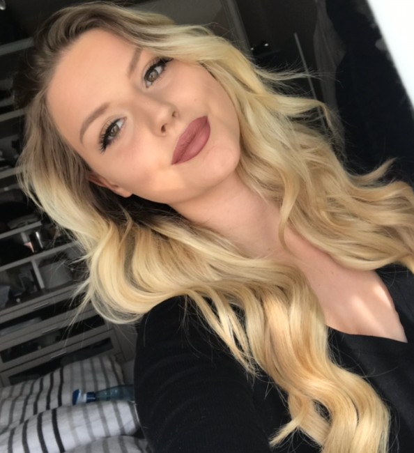 Fair Hostess Shkurte from Mannheim