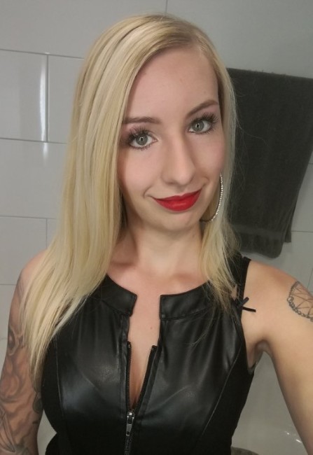 Hostess Sara aus Duisburg