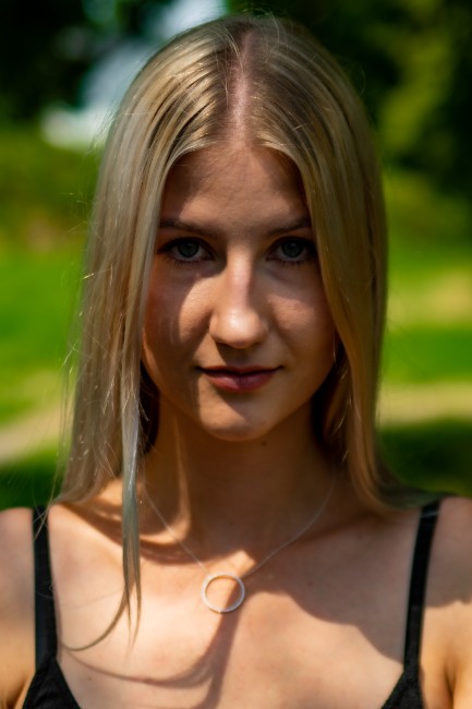 Hostess Sara aus Mainz