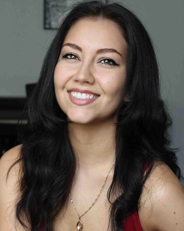 Hostess Regina