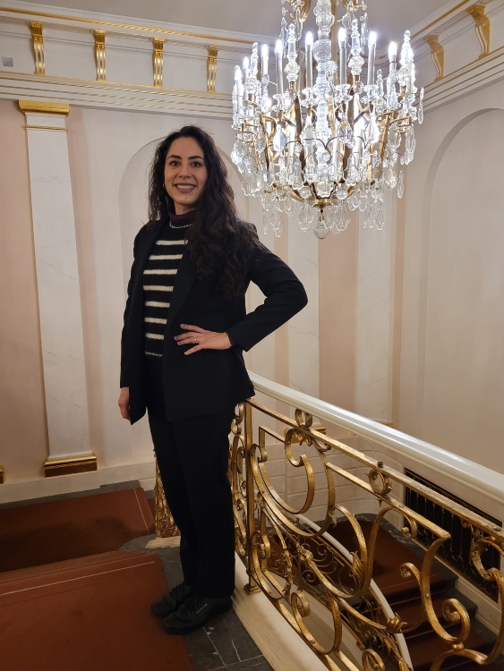 Hostess Karla Adriana