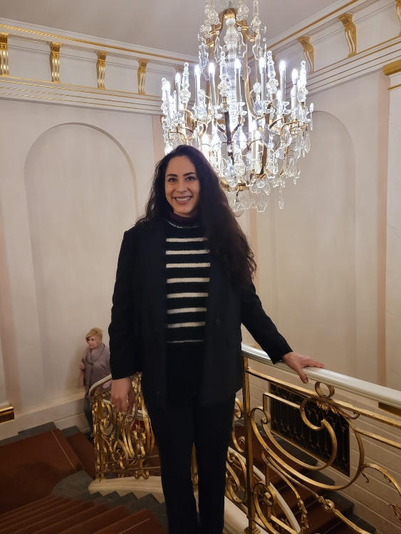 Hostess Karla Adriana