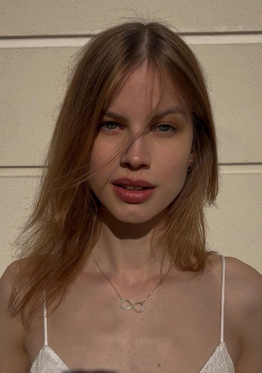 Exhibition hostess Maya from Berlin