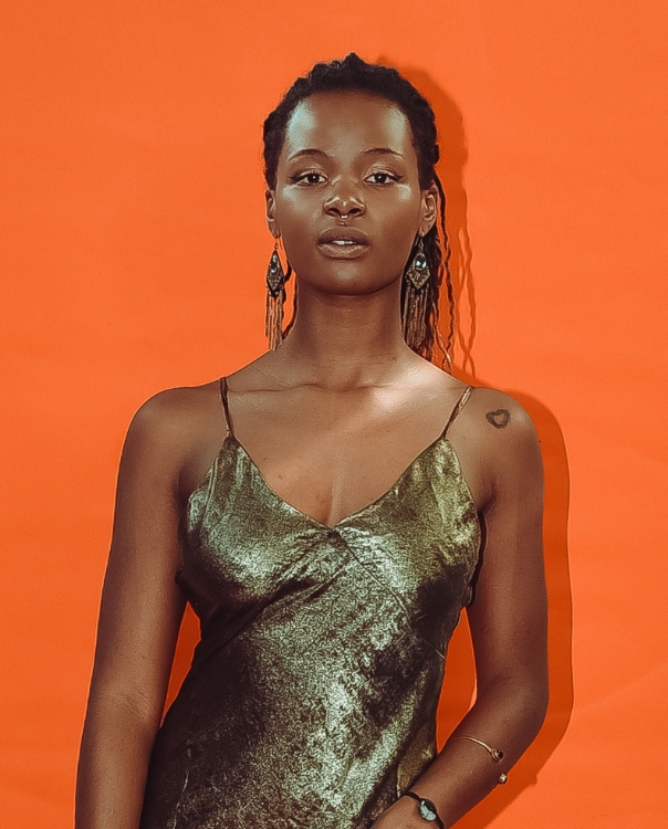 Chiara from Waldkraiburg, Hair: braun (dunkel), Eye: braun, German: Muttersprache, English: Fliessend, French: nein, Spain: nein