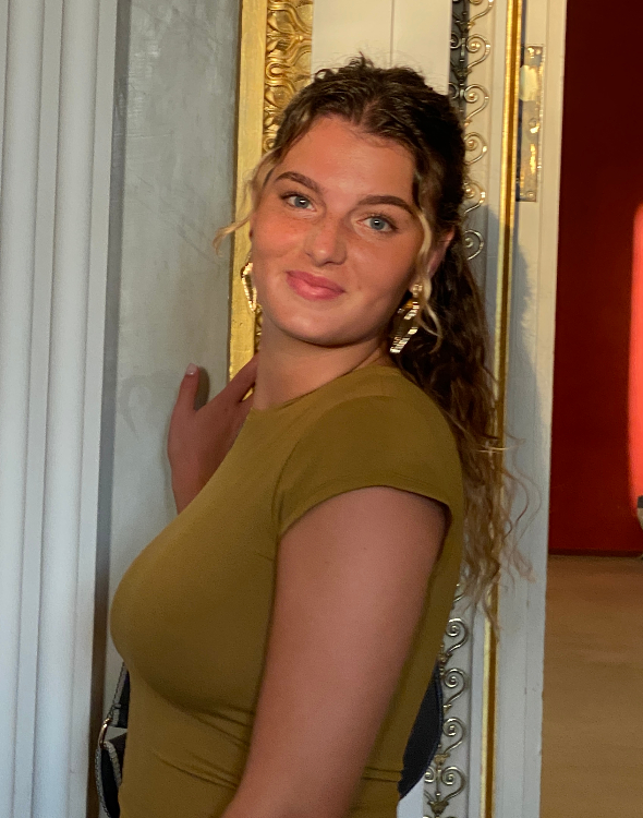 Fair hostess Erato from Munich