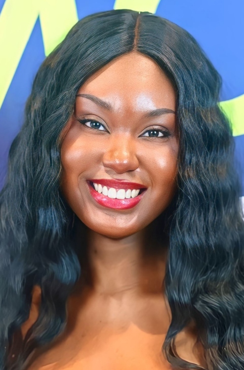 Als (VIP-)Hostess kann ich jahrelange Erfahrung vorweisen.
Die Fu�ball Europameisterschaft 2024 habe ich f�r die UEFA, als VIP-Hostess, betreut und diverse Aufgaben �bernommen.
Bei einem Produkt-Forum f�r Mercedes-Benz in Sindelfingen, habe ich mich als motivierte Teamplayerin und Hostess bewiesen, um den internationalen VIP-G�sten ein unvergessliches Event voller Produktinnovationen zu bieten.
Weitere Veranstaltungen auf denen ich pr�sent war: AMB-Messe Stuttgart, IAA M�nchen, 
Light and Building Frankfurt etc.