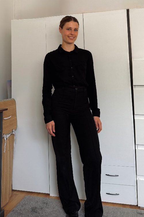 Hostess Sarah