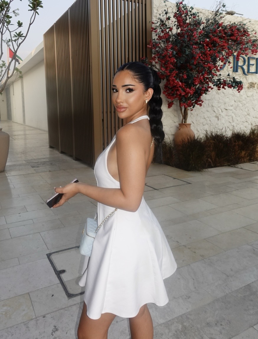 Hôtesse Neda &agrave; Francfort