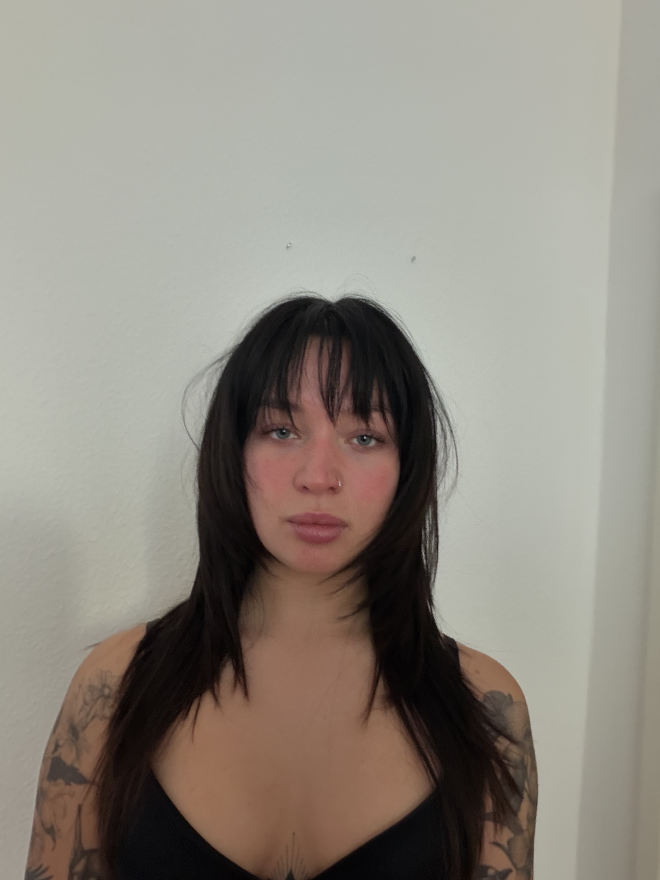 Ich habe drei Jahre als Hostess im Restaurant Borchardt sowohl im normalen Betrieb als auch auf privaten Events gearbeitet. Beim Empfang und der Umsorge der G�ste bin ich freundlich im Umgang mit Kunden und achte stets auf gew�hlte Aussprache und ein gepflegtes Aussehen. W�hrend meines Auslandssemesters in Florida in den Vereinigten Staaten habe ich auch auf Campus-Events oft an Promotionsst�nden f�r Sponsoren ausgeholfen. 