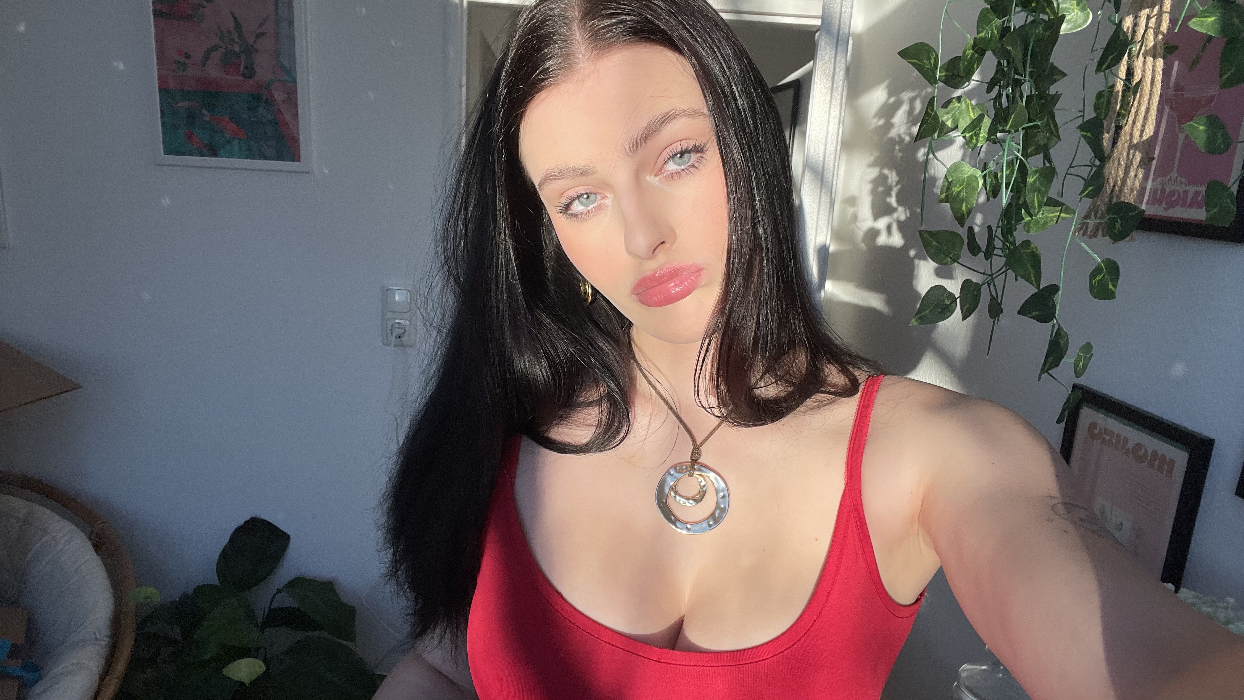 Messehostess in Frankfurt und M�nchen, u. a. auf Messen im Bereich Bauwerk, Zutaten, Licht und Energie. Dort habe ich Besucher empfangen und beraten sowie am Messestand in der Gastronomie mitgearbeitet (Bewirtung, Ausschank).

Weitere Erfahrungen:

	�	Servicekraft im Olympiaturm M�nchen
	�	Servicekraft auf diversen Politikerveranstaltungen, u. a. bei CDU-Veranstaltungen
	�	Servicekraft in der Alten Oper Frankfurt

Falls du m�chtest, kann ich noch ungef�hre Zeitr�ume (z. B. �seit 2022� oder �mehrere Eins�tze zwischen 2023�2024�) oder genauere Aufgabenbeschreibungen erg�nzen � daf�r br�uchte ich nur die Details von dir.